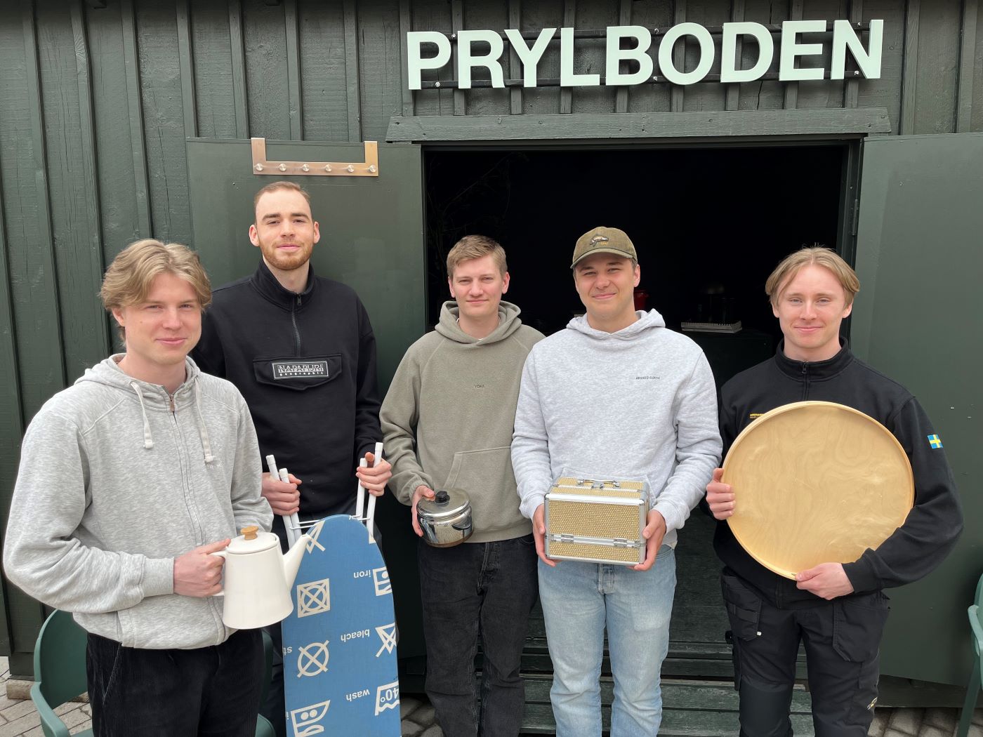 JTH students at campus.